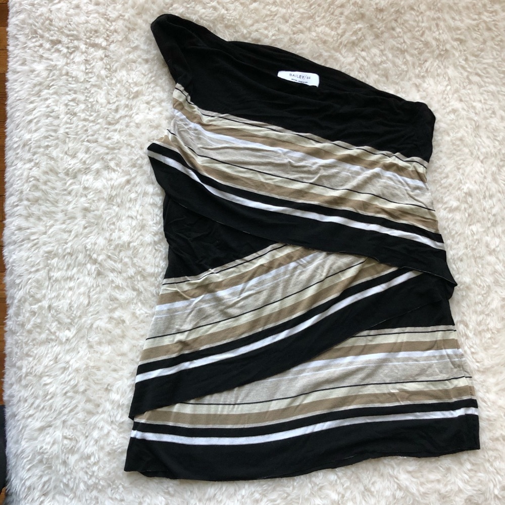 One shouldered tee